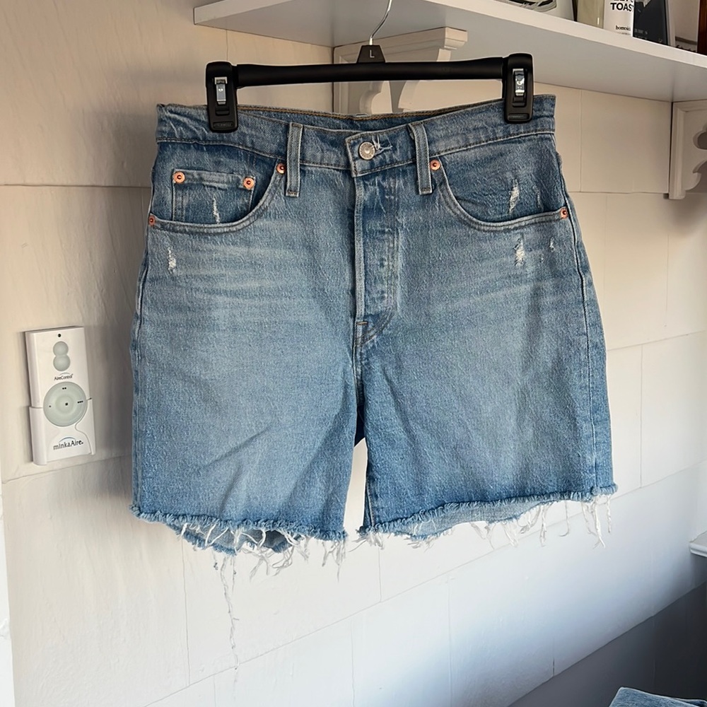 Levi 501 mid thigh shorts